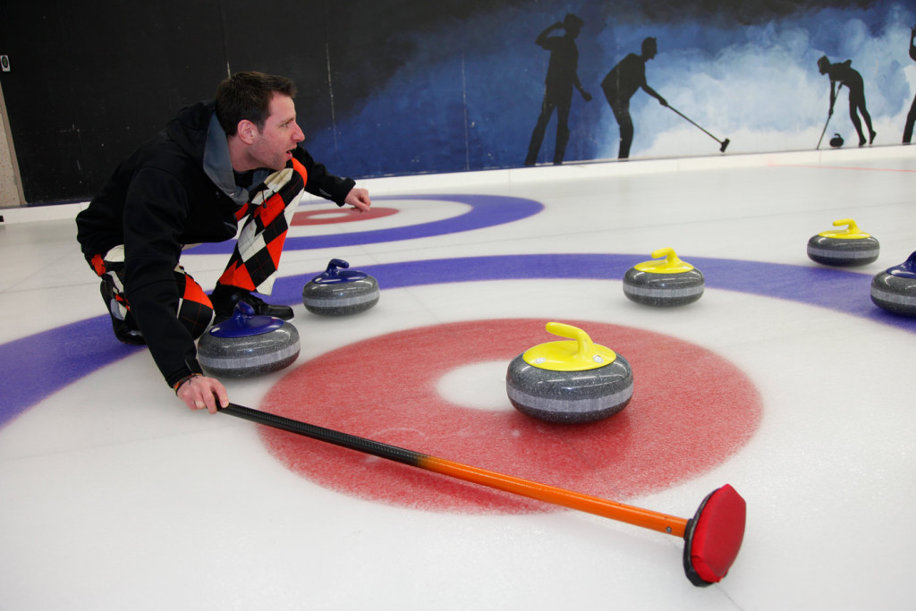 Teambuilding en netwerken tijdens een curlingclinic bij Curlingbaan Zoetermeer